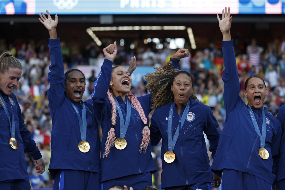 USWNT mengikuti medali emas Olimpiade dengan menduduki posisi teratas dalam peringkat setelah absen selama 12 bulan